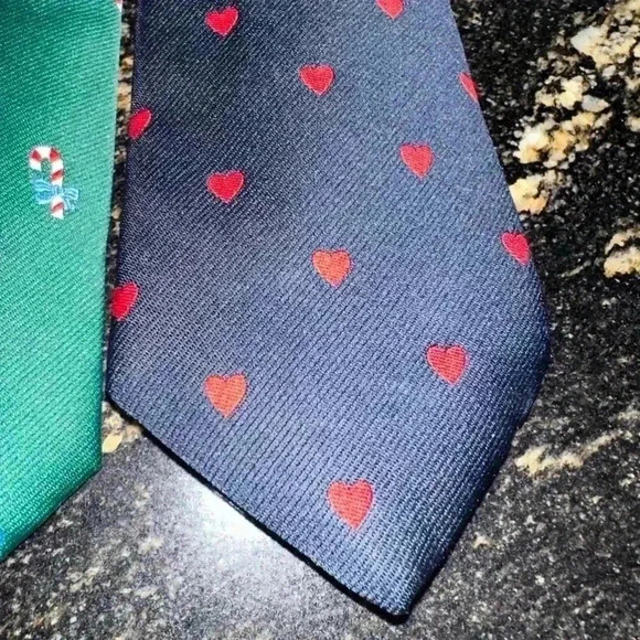 Lot of 3 Assorted Men’s Ties! One Silk, One from the 80s, & one for Christmas! - Picture 7 of 12